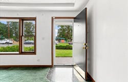 410 E FAIRFIELD St, Gladstone, OR 97027