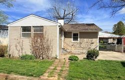 6 CIRCLE DRIVE, READING, PA 19606