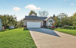 2084 Parkview Lane, Woodbury, MN 55125