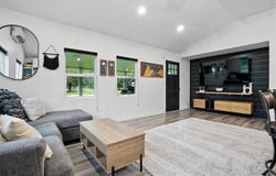 905 Holiday Ln, Coralville, IA 52241