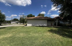 421 N Broadway Ave, Beloit, KS 67420