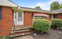 136 N Chillicothe Road, Aurora, OH 44202