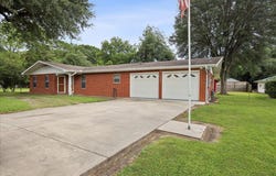 2805 8th St., Port Neches, TX 77651