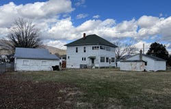 49 Holcombe Ave, New Castle, VA 24127