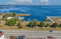 200 Ludington (Unit 1 Lakeside), Escanaba, MI 49829