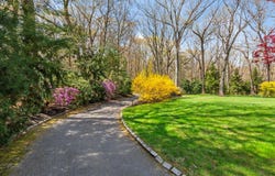 18 Windy Lane, Northport, NY 11768