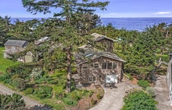 647 PACIFIC VIEW Dr, Yachats, OR 97498