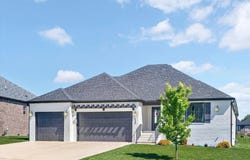 4447 E Kenwood Drive, Springfield, MO 65802
