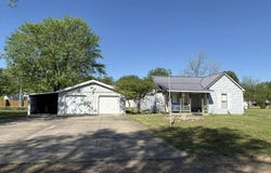 110 S Walnut, Houstonia, MO 65333