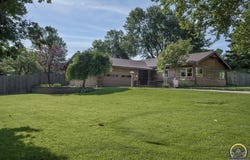 736 SW Crest DR, Topeka, KS 66606