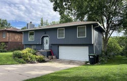 9405 Maplewood Boulevard, Omaha, NE 68134