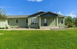 573 E Sunset Dr, Burbank, WA 99323