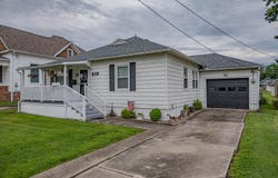410 E Carpenter St, Moberly, MO 65270