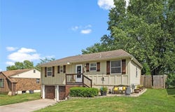 1216 NW Somerset Court, Blue Springs, MO 64015