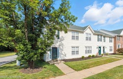8013 Hunter Green Way, Louisville, KY 40291