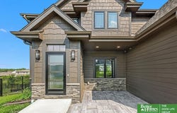 9929 S 103 Avenue Circle, Papillion, NE 68046