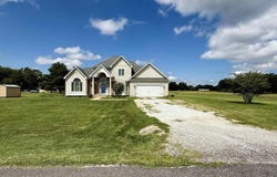 53 Walnut Dr., Nauvoo, IL 62354