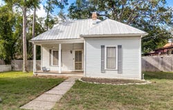 413 E College St, Fredericksburg, TX 78624