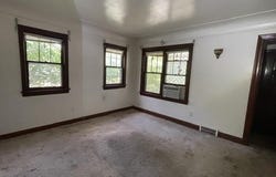 8930 Wayne Road, Romulus, MI 48174