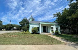 201 E 6th St, Lampasas, TX 76550