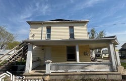512 N Park Street, Centerville, IA 52544