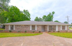 1206 Sunset Drive, Canton, MS 39046