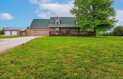 1215 E 515th Road, Morrisville, MO 65710