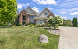 N81w33604 Chicory Ct, Oconomowoc, WI 53066
