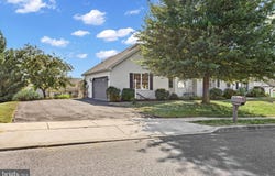 7 LOGANS RUN, ENOLA, PA 17025