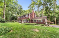 84 Briarwood Ave, Norwood Boro, NJ 07648-2401