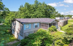 102 W Ewing Street, New Straitsville, OH 43766