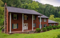 2079 Woods Drive, St Albans, WV 25177
