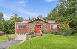 4 Spring Ln, Washington Twp., NJ 07853-3551