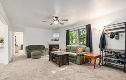 72 Royal Road, Springfield, MI 49037