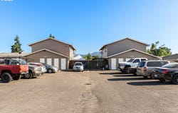 1180 R ST, Springfield, OR 97477