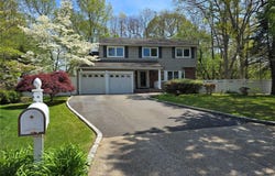 9 Nolan Court, Hauppauge, NY 11788