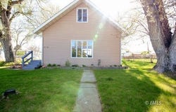 258 N 1st Ave, Forsyth, MT 59327