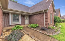 2957 VALLEY LAKE Dr, Bartlett, TN 38135