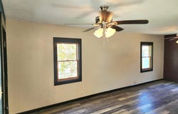 1304 E 8th Ave, Hutchinson, KS 67501