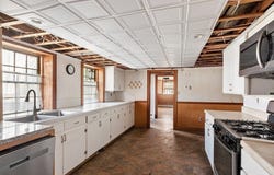 4 Townsend St, Pepperell, MA 01463