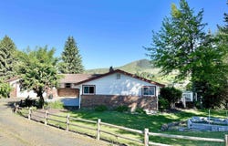 147 N LINDSEY St, Tekoa, WA 99033