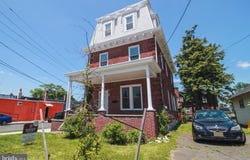 252 PARKWAY, EWING, NJ 08618