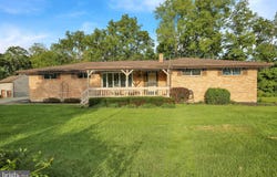 1048 CROSS KEYS Road, LEESPORT, PA 19533