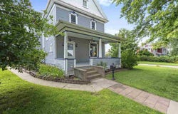 616 Broadway Street, IA 52211