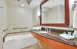 18001 Collins Ave, Sunny Isles Beach, FL 33160