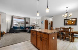 3425 8th ST, Minot, ND 58703