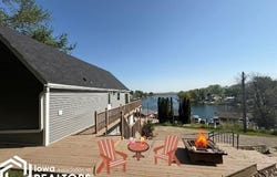 2160 S Lakeshore Drive, Brooklyn, IA 52211