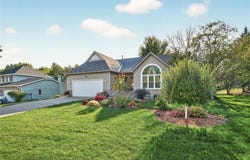 2084 Parkview Lane, Woodbury, MN 55125