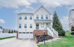 605 Skyline Ct, Irwin, PA 15642