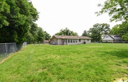 3519 E LAKESHORE Drive, Taylorville, IL 62568